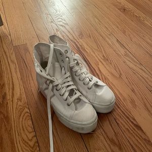 White high top supergas